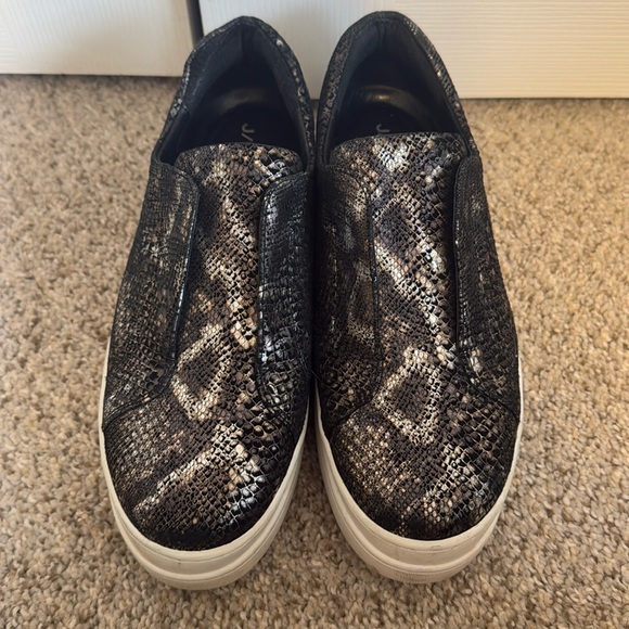 J/Slides snake print sneakers size 7.5 - Picture 2 of 7